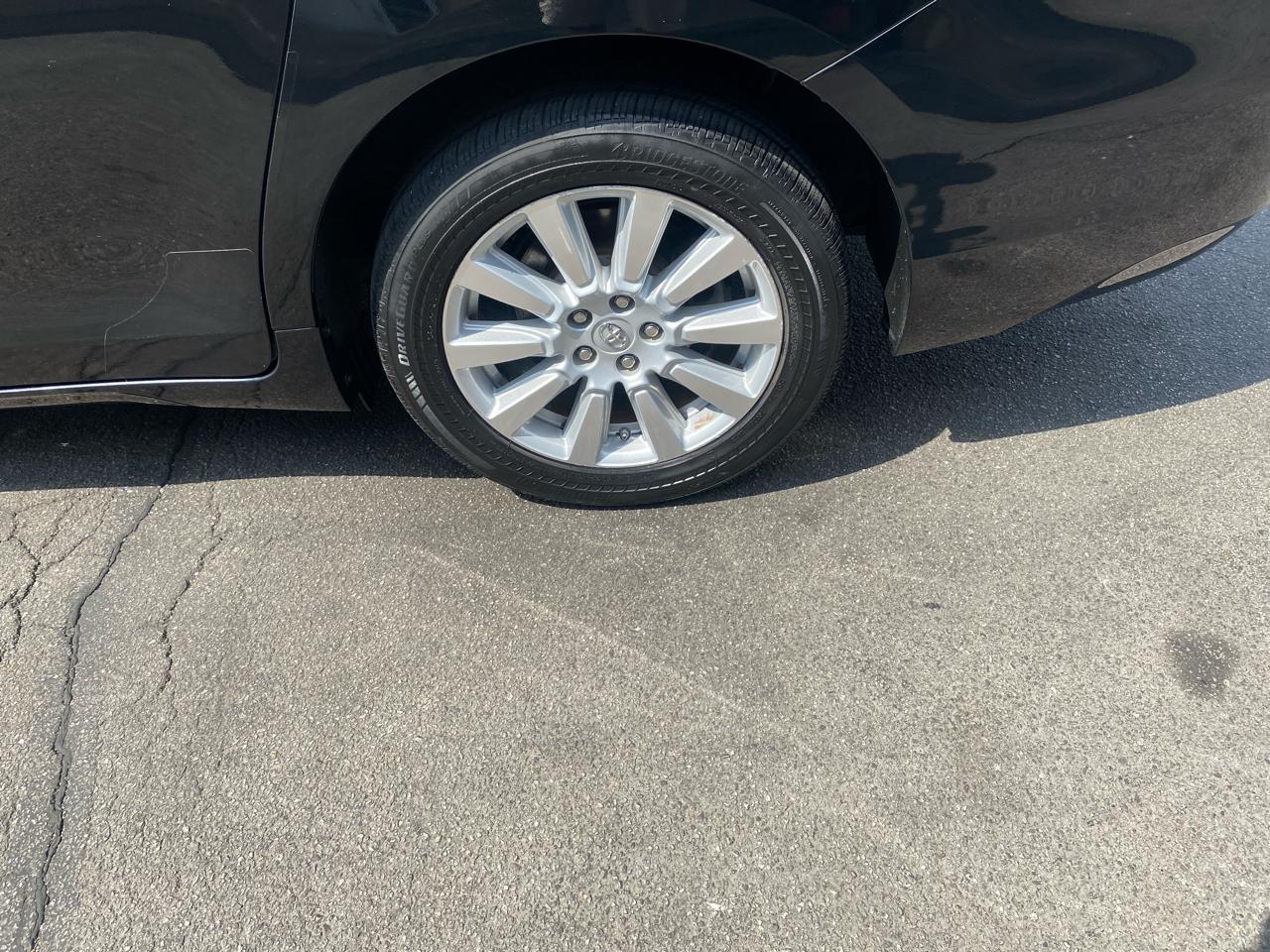 Toyota Sienna XLE 7-Passenger AWD 2017