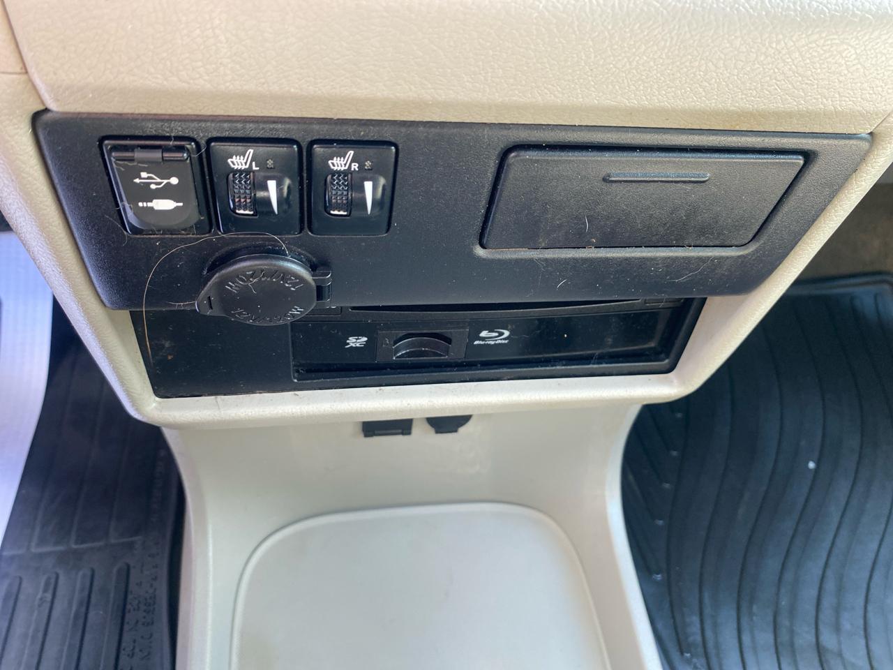 Toyota Sienna XLE 7-Passenger AWD 2017