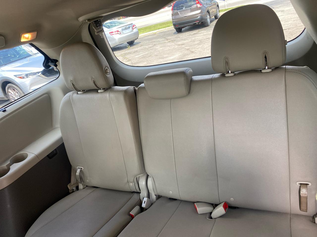 Toyota Sienna XLE 7-Passenger AWD 2017