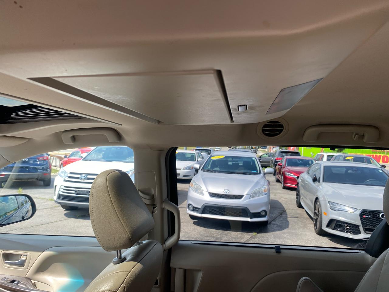 Toyota Sienna XLE 7-Passenger AWD 2017