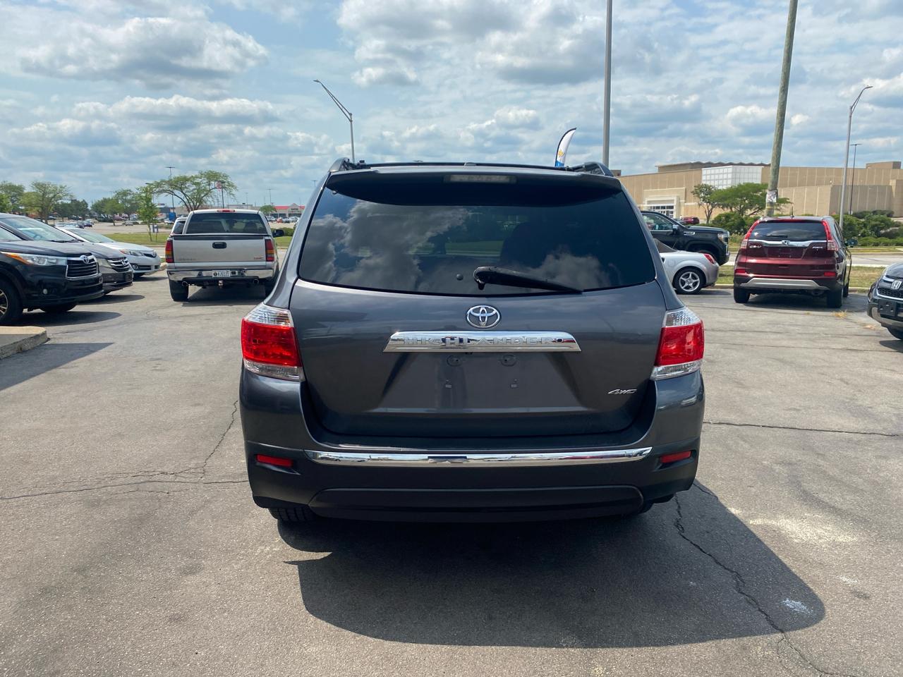 Toyota Highlander Base 4WD 2012