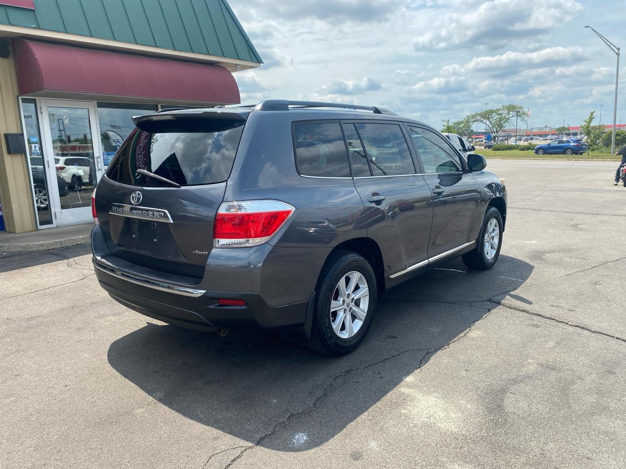 Toyota Highlander Base 4WD 2012