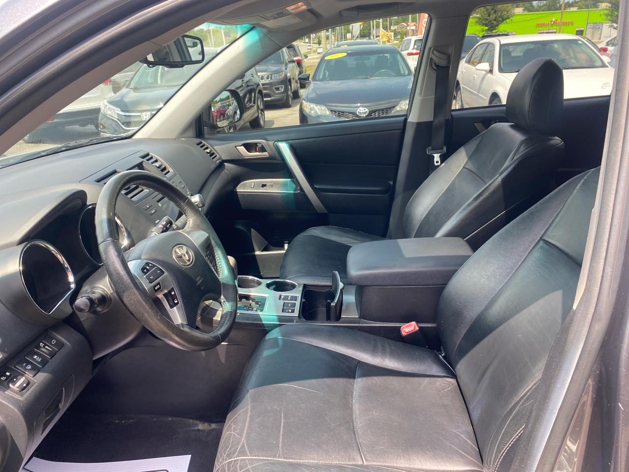 Toyota Highlander Base 4WD 2012