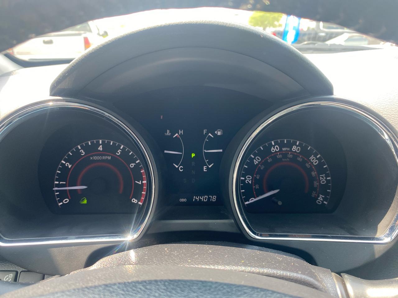Toyota Highlander Base 4WD 2012