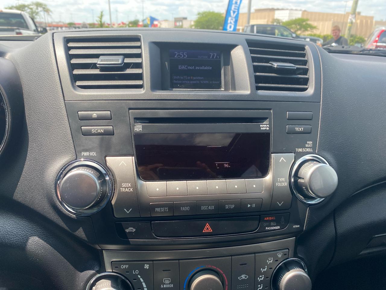 Toyota Highlander Base 4WD 2012