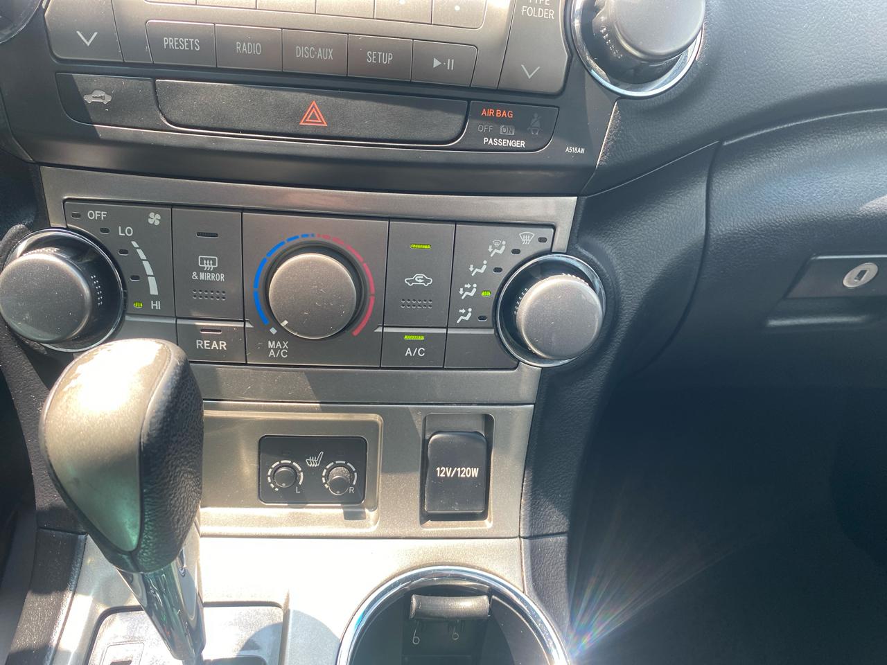 Toyota Highlander Base 4WD 2012