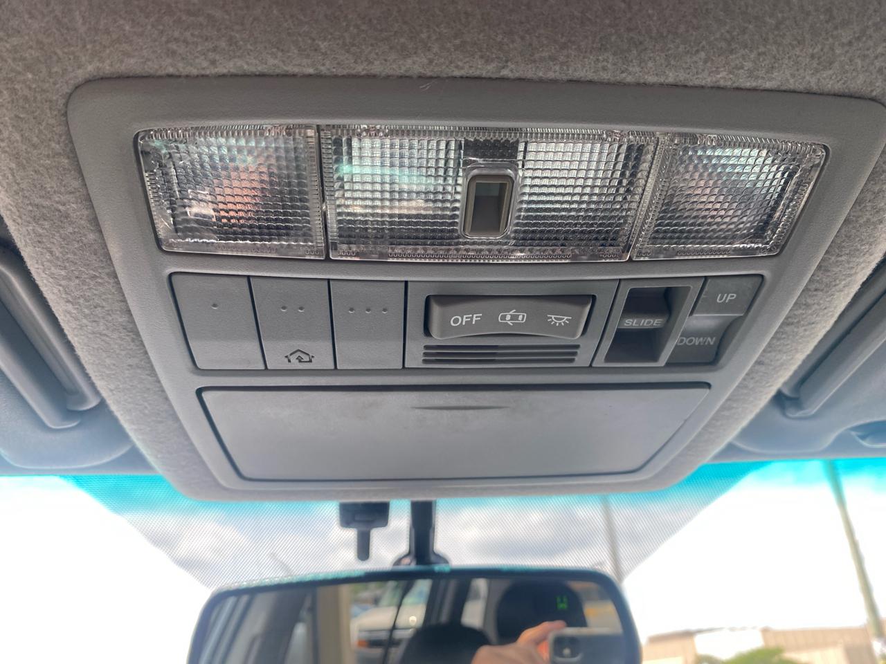 Toyota Highlander Base 4WD 2012