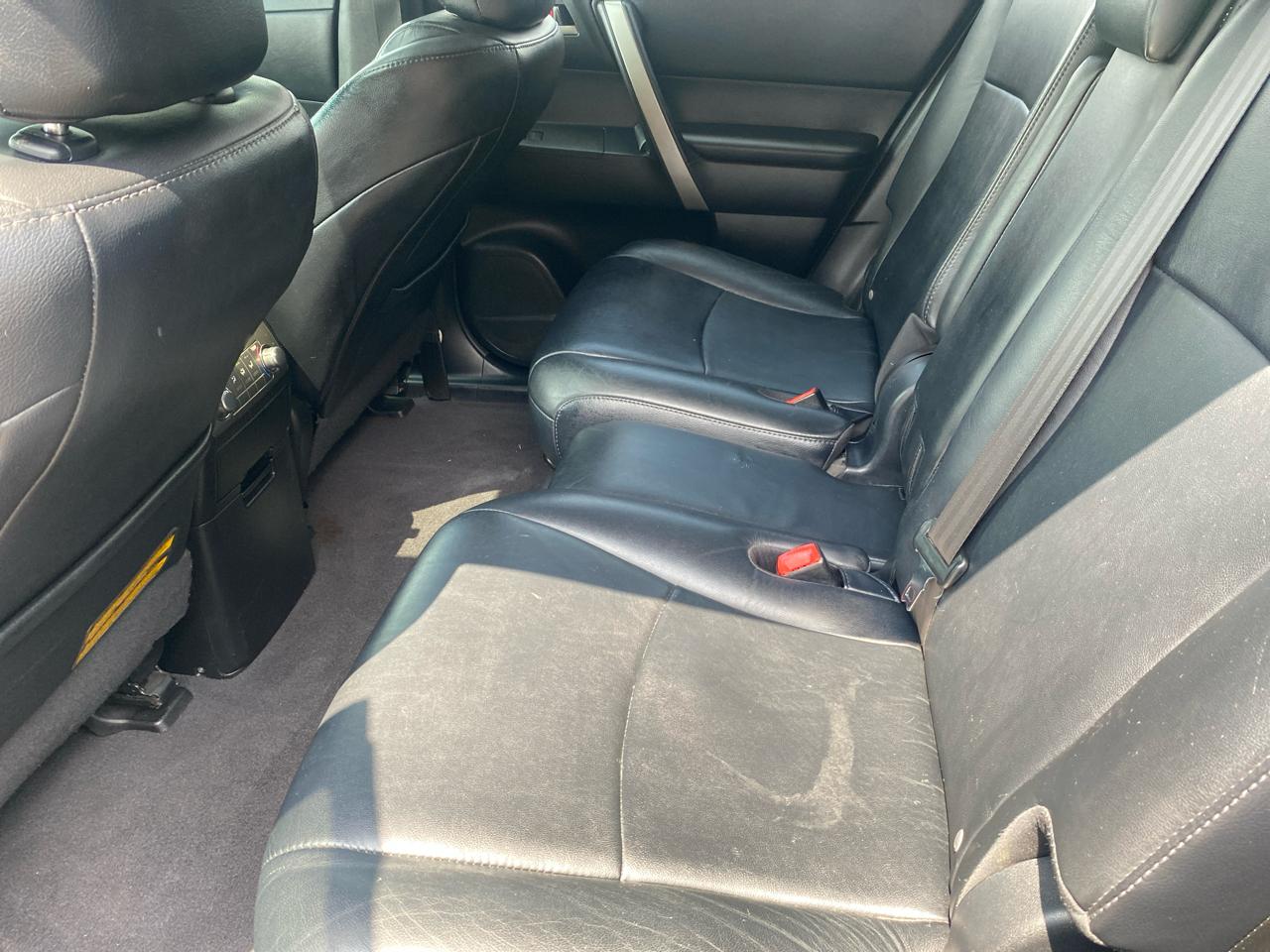 Toyota Highlander Base 4WD 2012