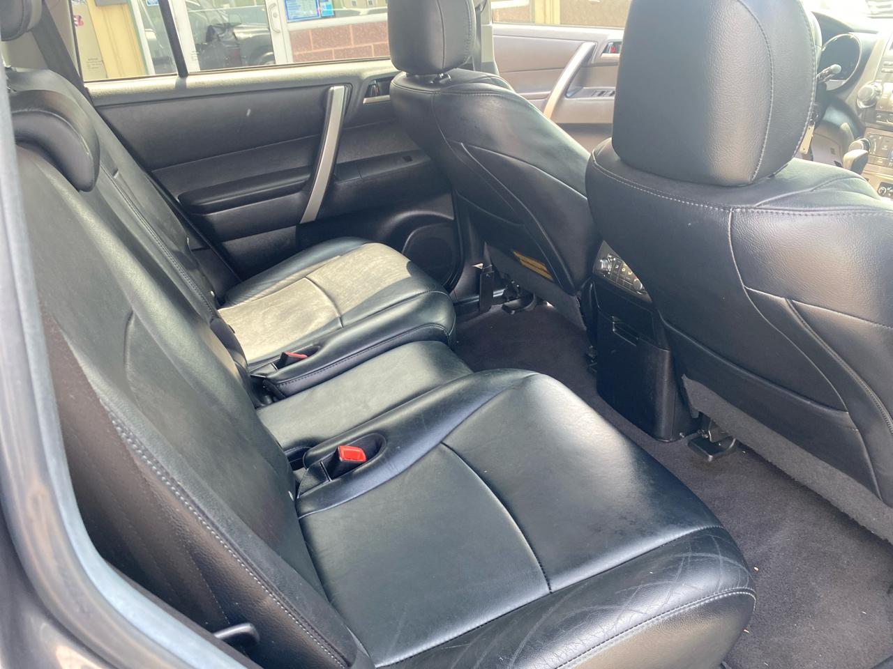 Toyota Highlander Base 4WD 2012