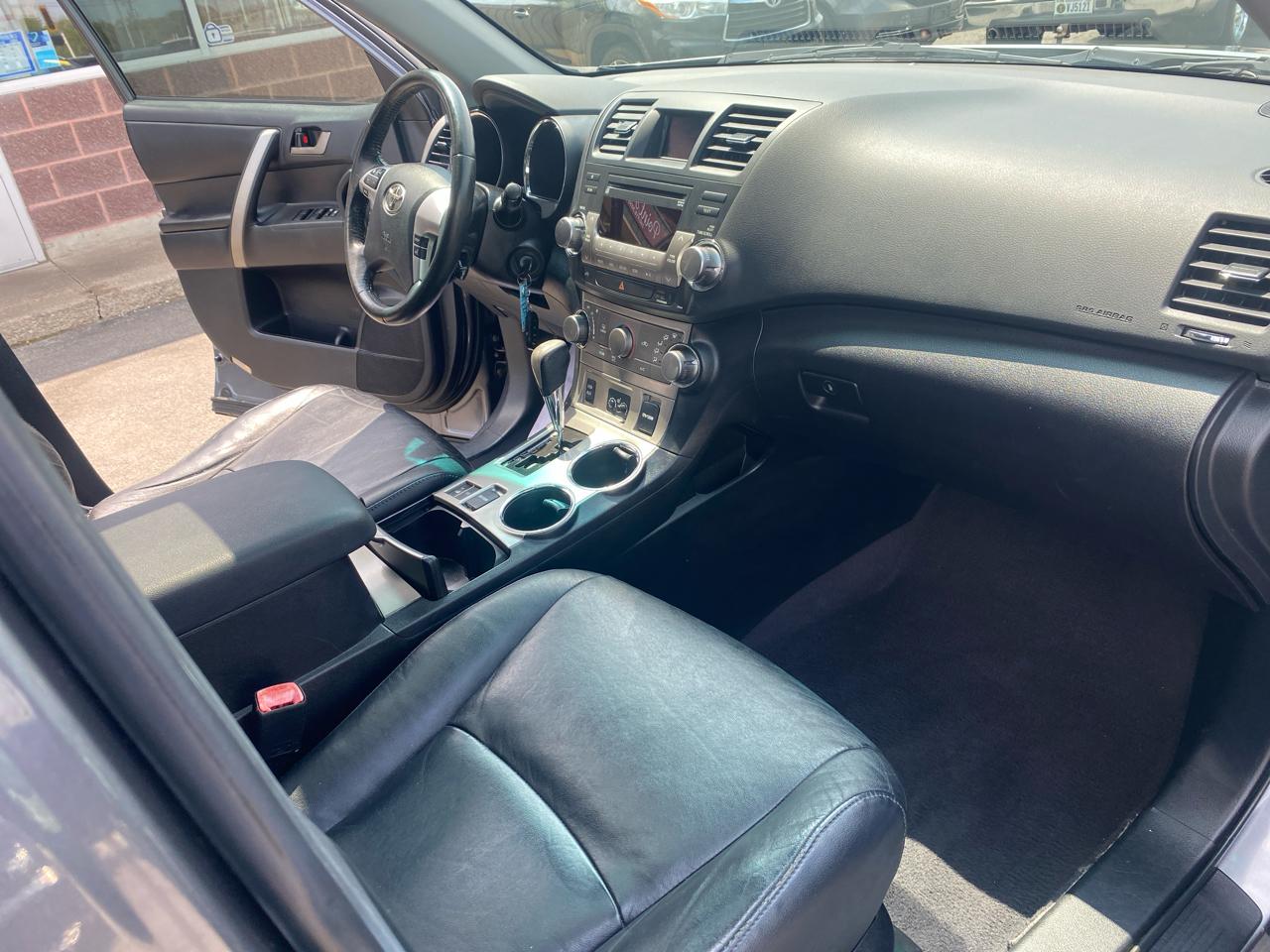 Toyota Highlander Base 4WD 2012