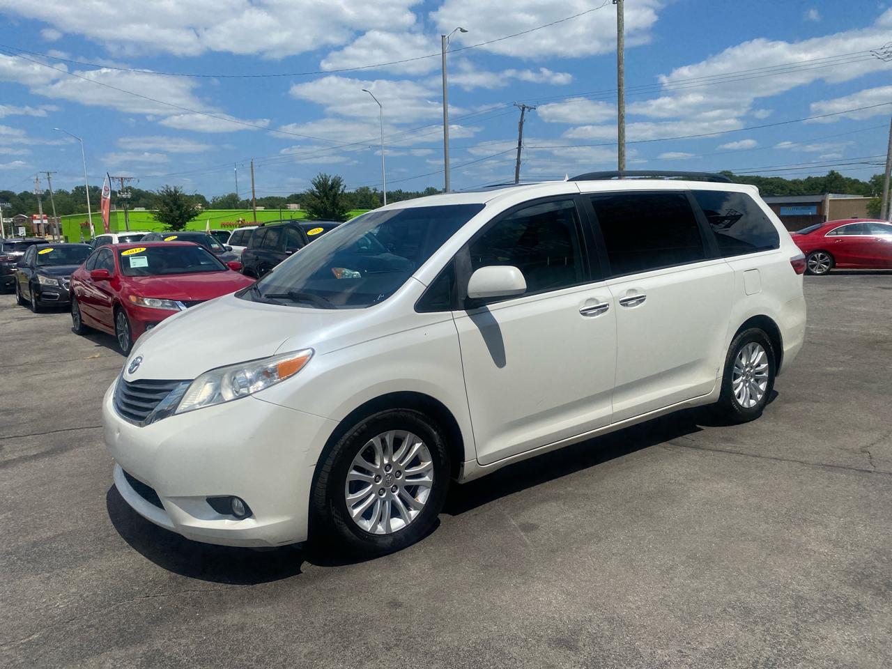 Toyota Sienna XLE FWD 8-Passenger V6 2016
