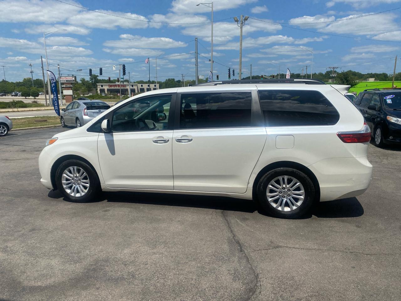 Toyota Sienna XLE FWD 8-Passenger V6 2016