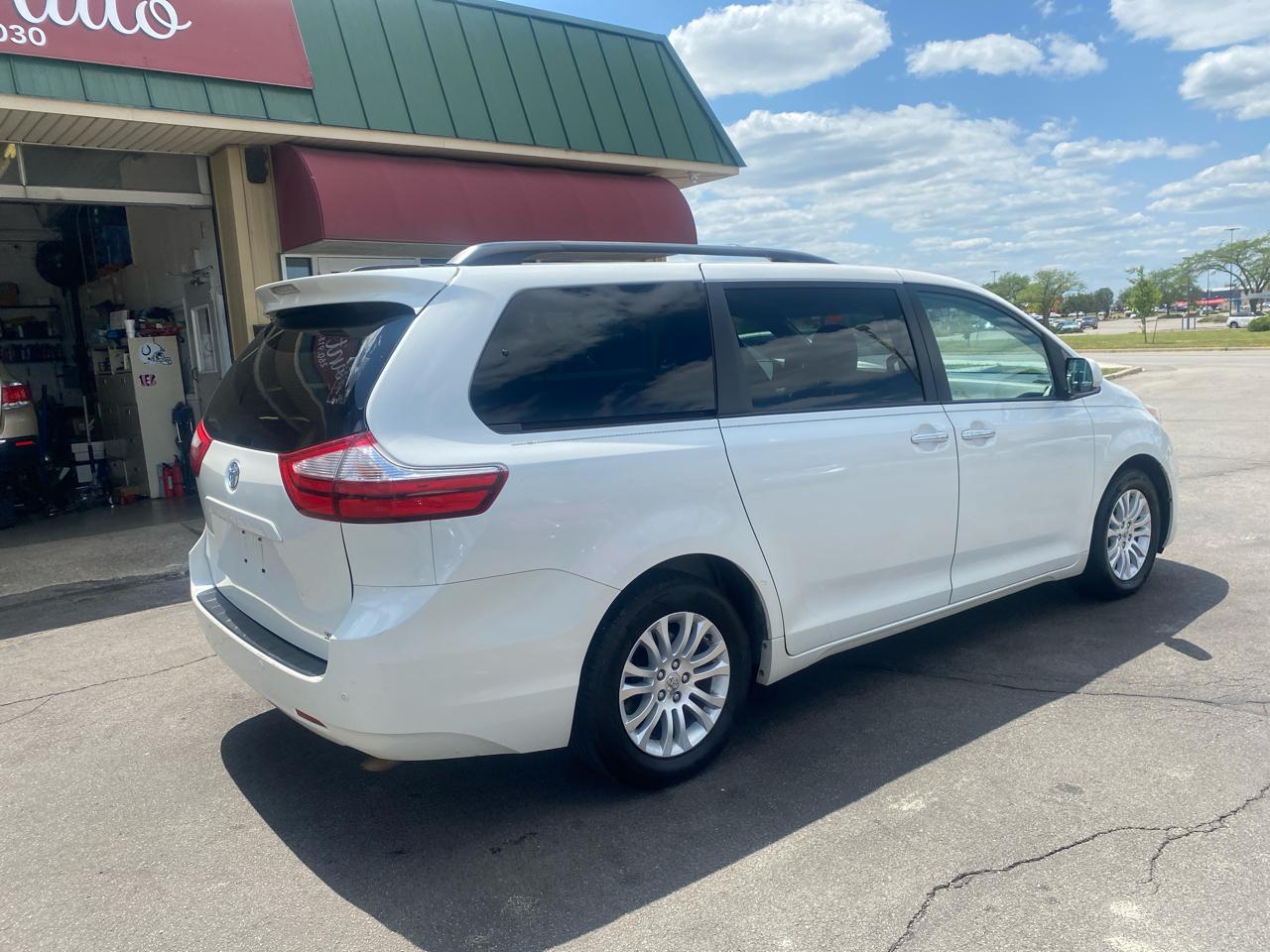 Toyota Sienna XLE FWD 8-Passenger V6 2016