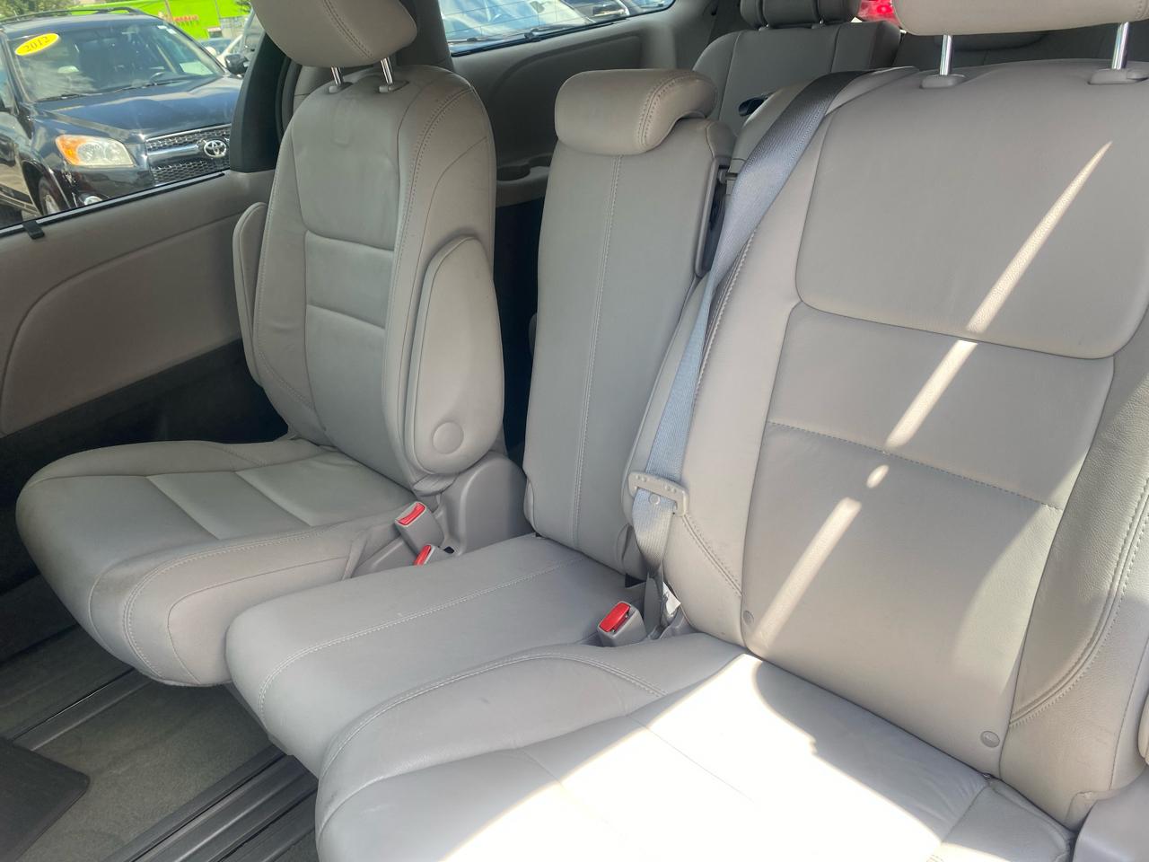 Toyota Sienna XLE FWD 8-Passenger V6 2016