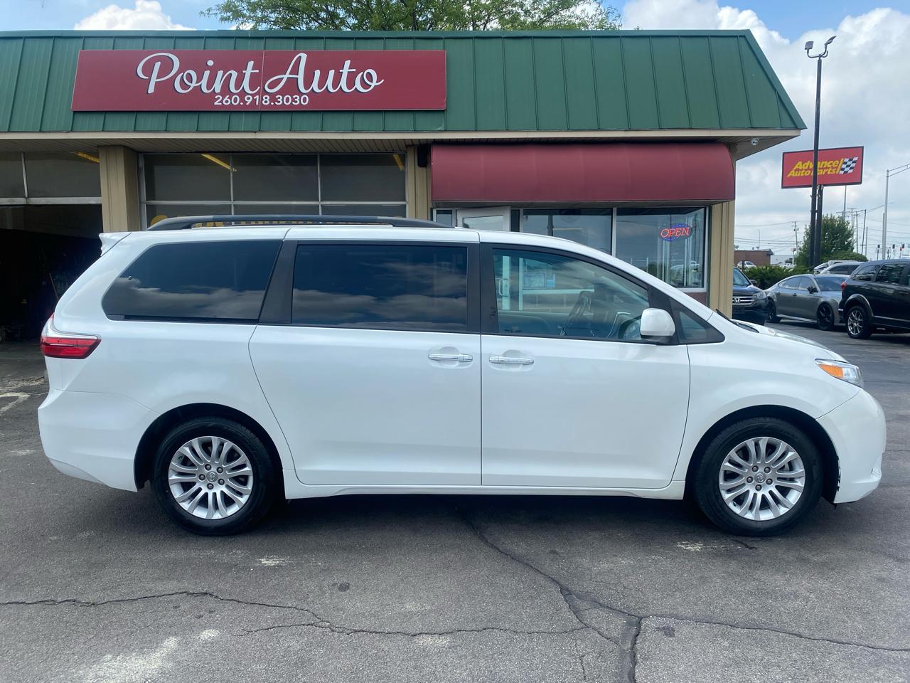 Toyota Sienna 5dr 7-Pass Van V6 XLE FWD (Natl) 2017