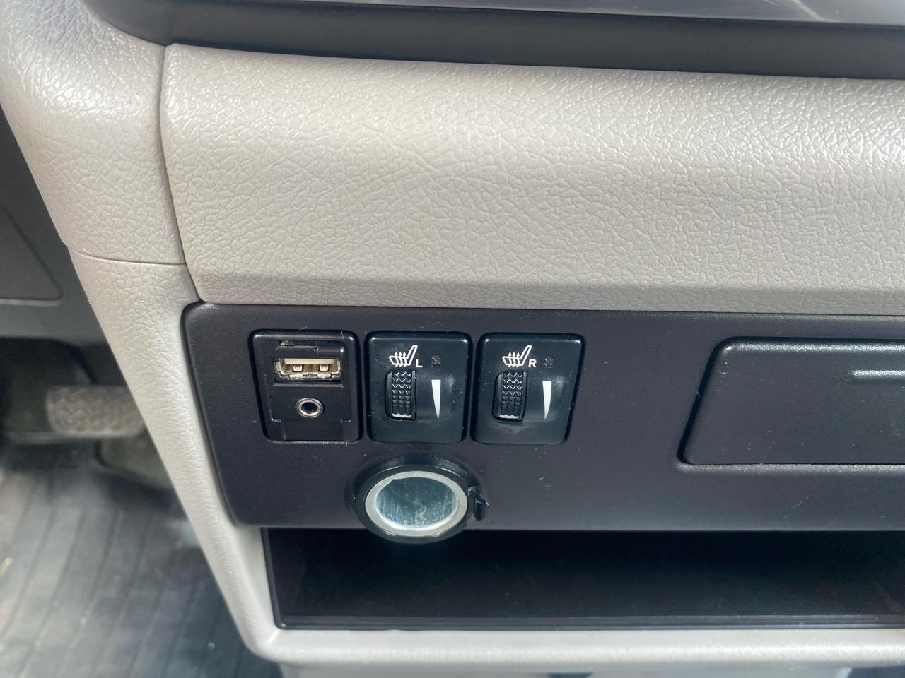 Toyota Sienna 5dr 7-Pass Van V6 XLE FWD (Natl) 2017