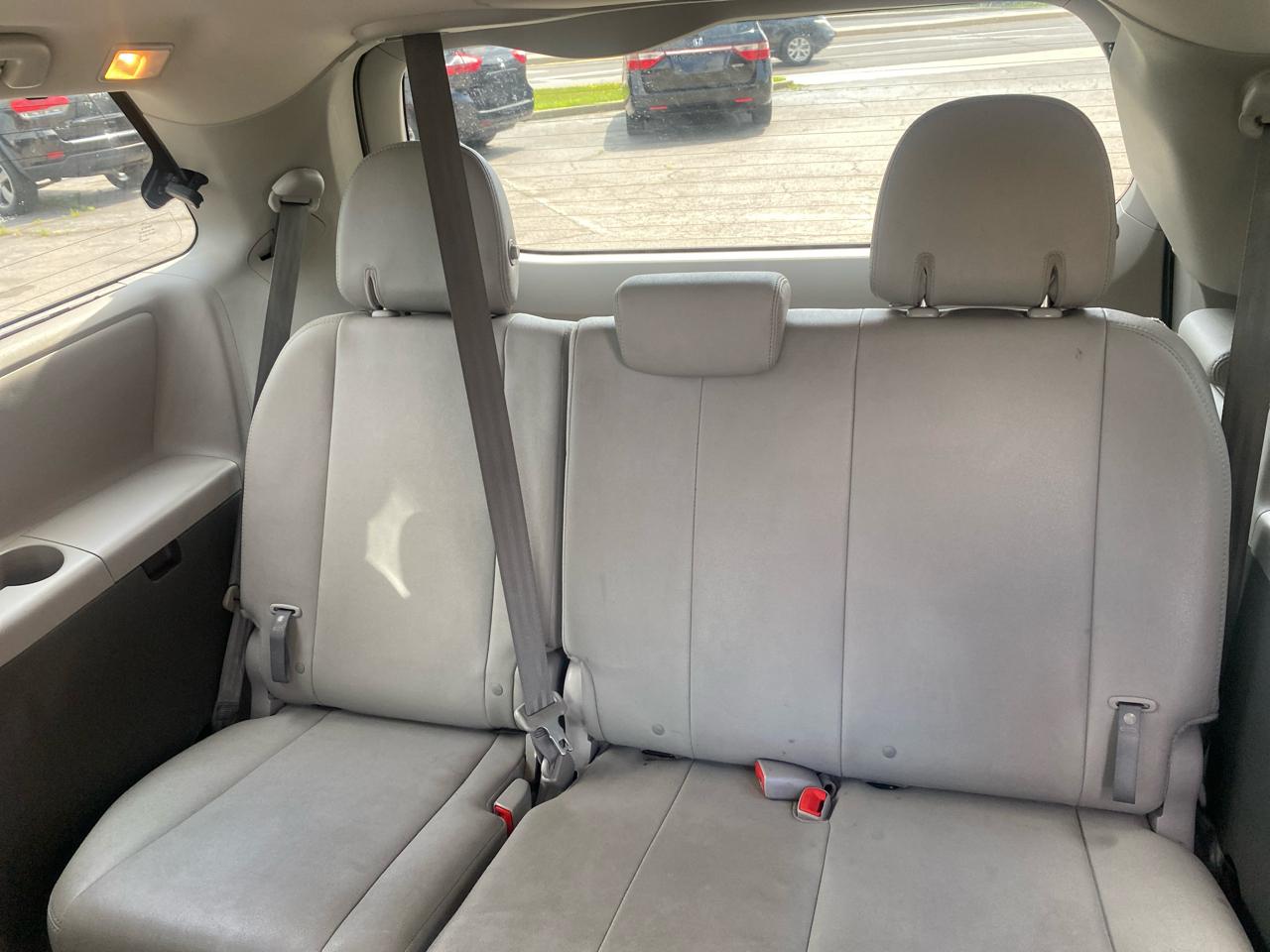 Toyota Sienna 5dr 7-Pass Van V6 XLE FWD (Natl) 2017