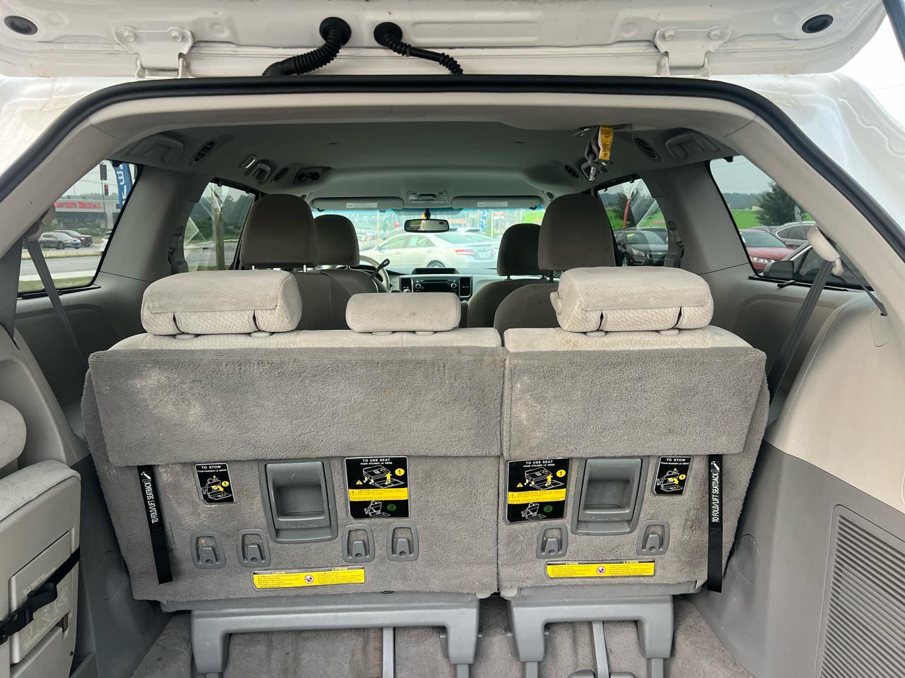 Toyota Sienna LE 8-Pass V6 2011