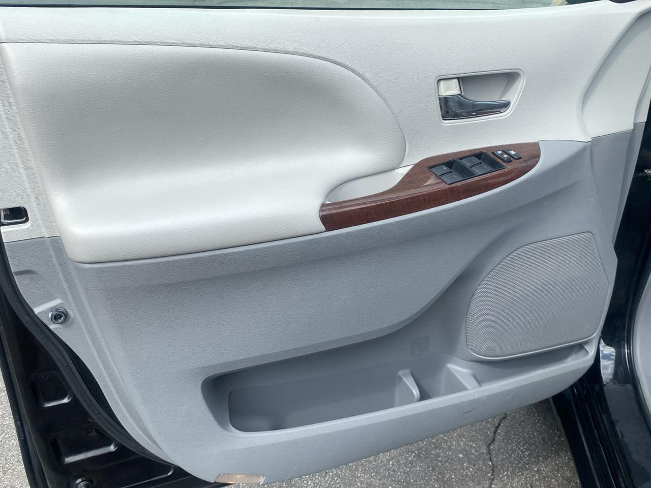 Toyota Sienna XLE 7 Passenger 2013