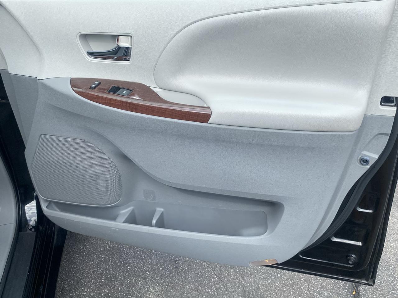 Toyota Sienna XLE 7 Passenger 2013