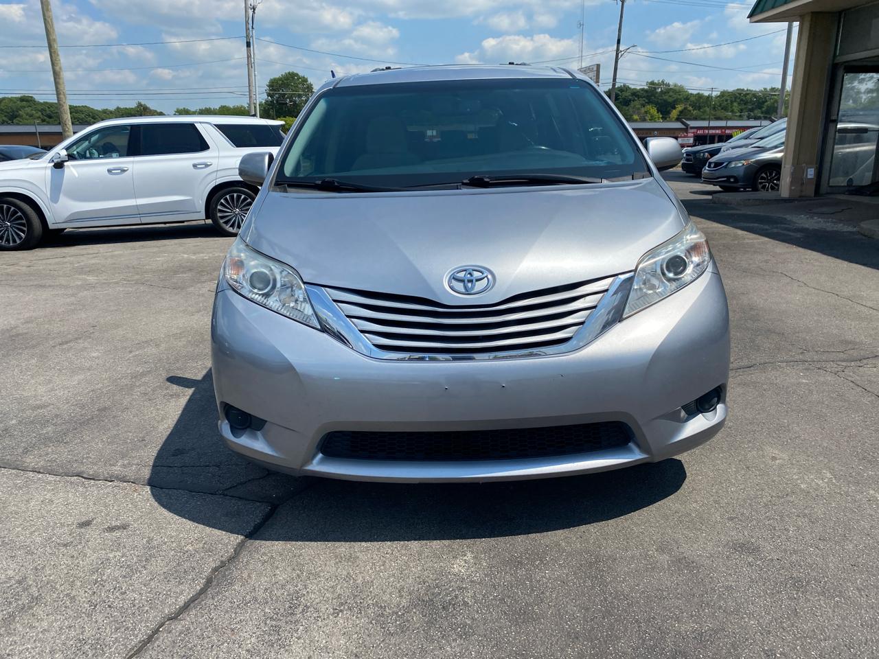 Toyota Sienna LE 8-Passenger 2017