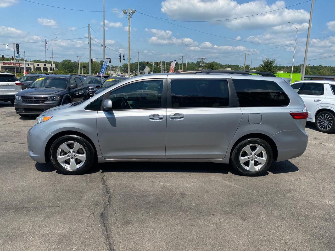 Toyota Sienna LE 8-Passenger 2017