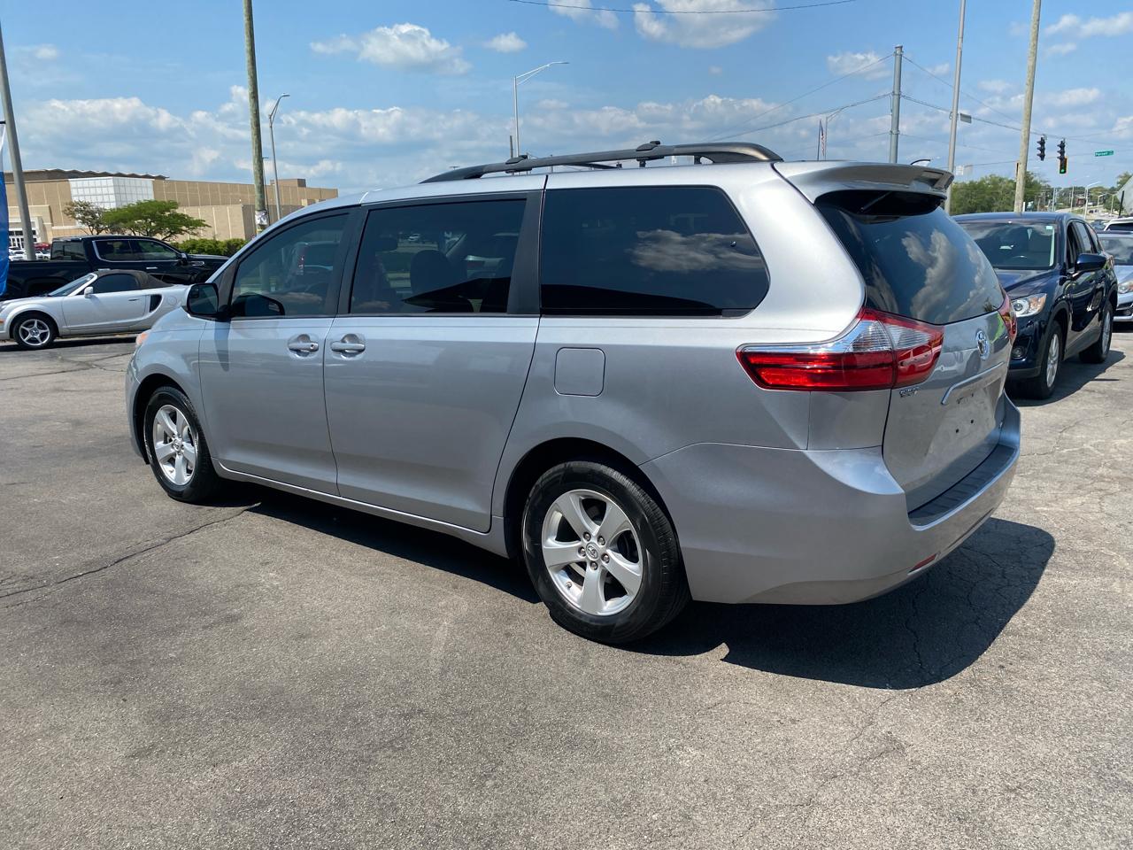 Toyota Sienna LE 8-Passenger 2017