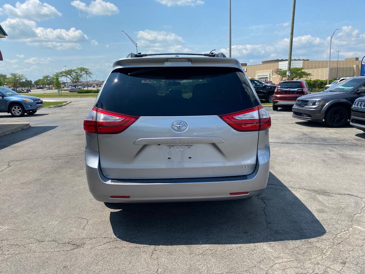 Toyota Sienna LE 8-Passenger 2017