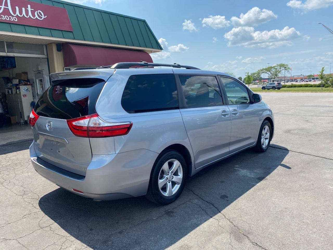 Toyota Sienna LE 8-Passenger 2017