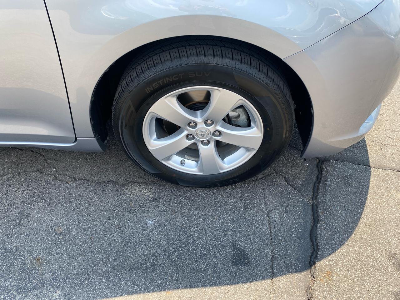 Toyota Sienna LE 8-Passenger 2017