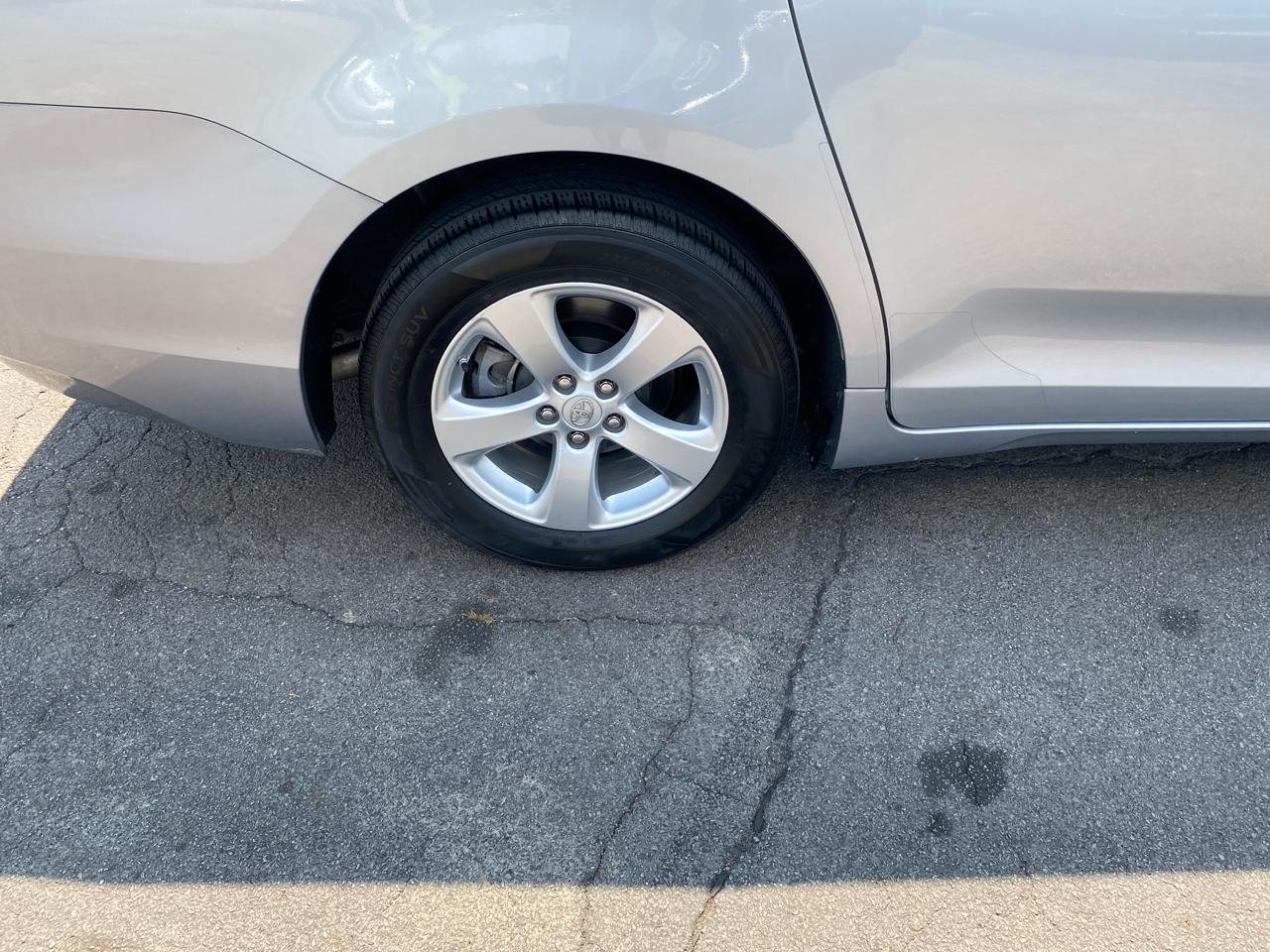 Toyota Sienna LE 8-Passenger 2017