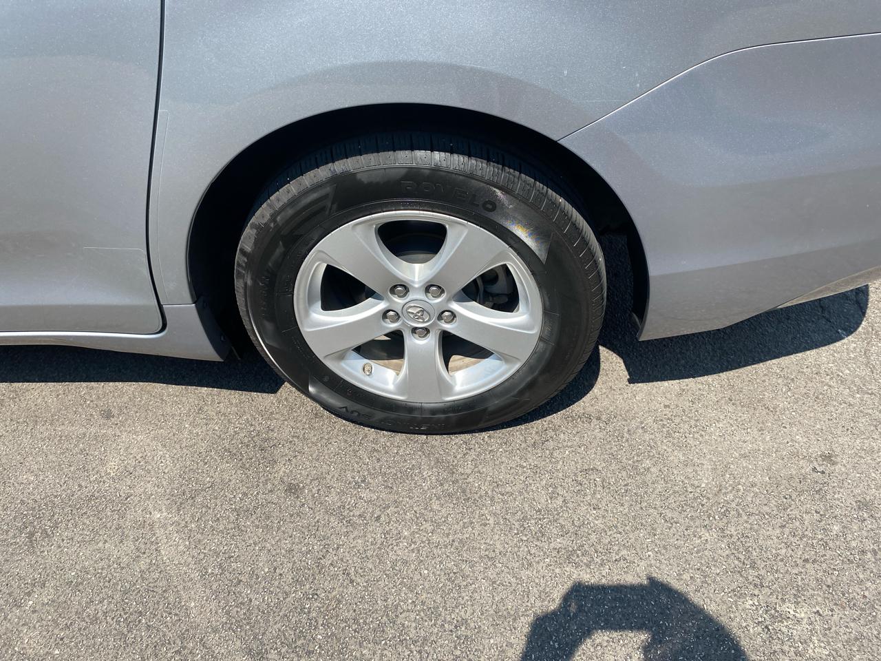 Toyota Sienna LE 8-Passenger 2017