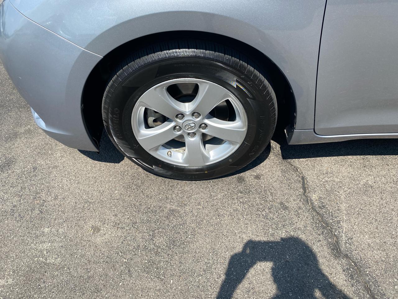 Toyota Sienna LE 8-Passenger 2017