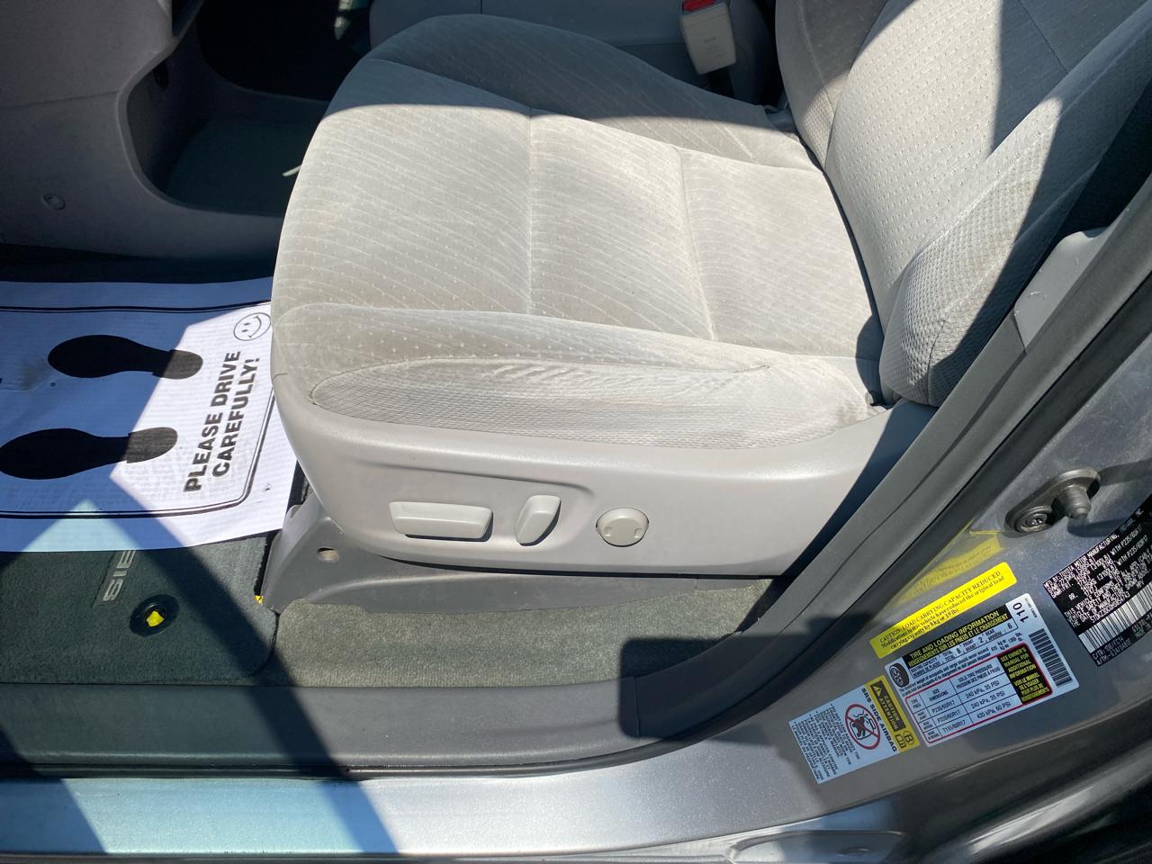 Toyota Sienna LE 8-Passenger 2017