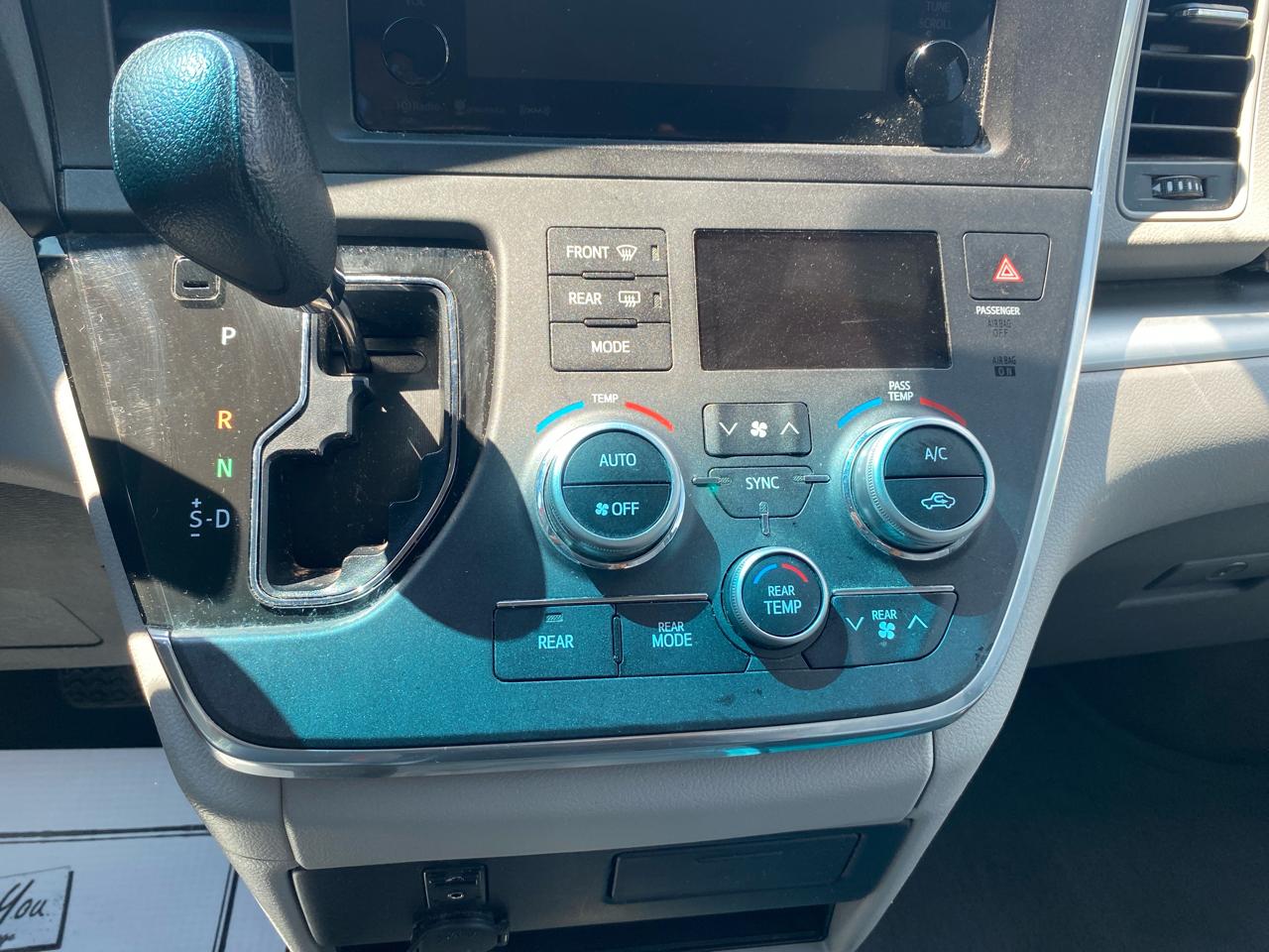 Toyota Sienna LE 8-Passenger 2017