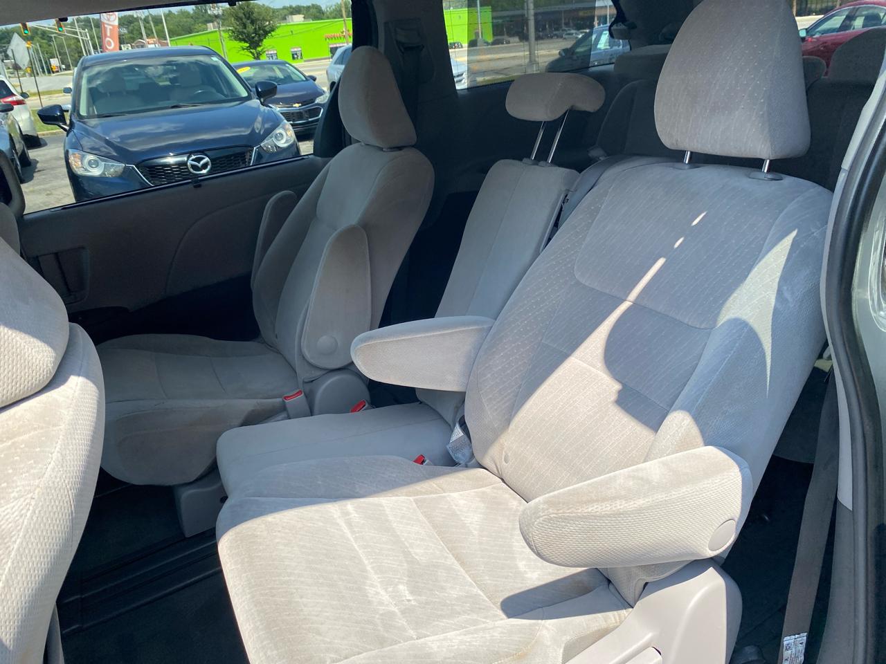 Toyota Sienna LE 8-Passenger 2017