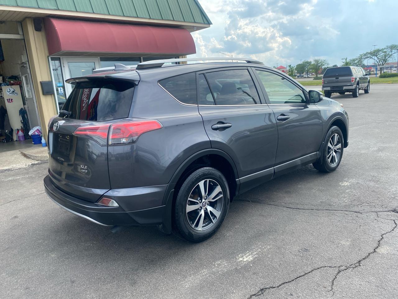 Toyota RAV4 XLE AWD 2018