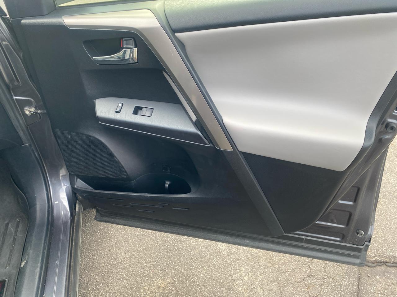 Toyota RAV4 XLE AWD 2018