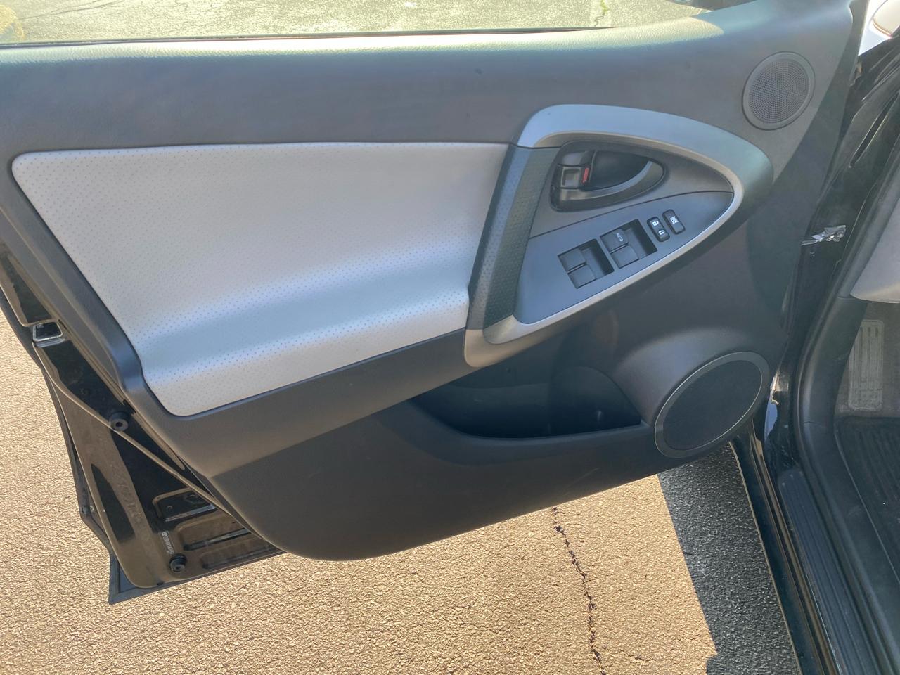 Toyota RAV4 Limited V6 4WD 2012