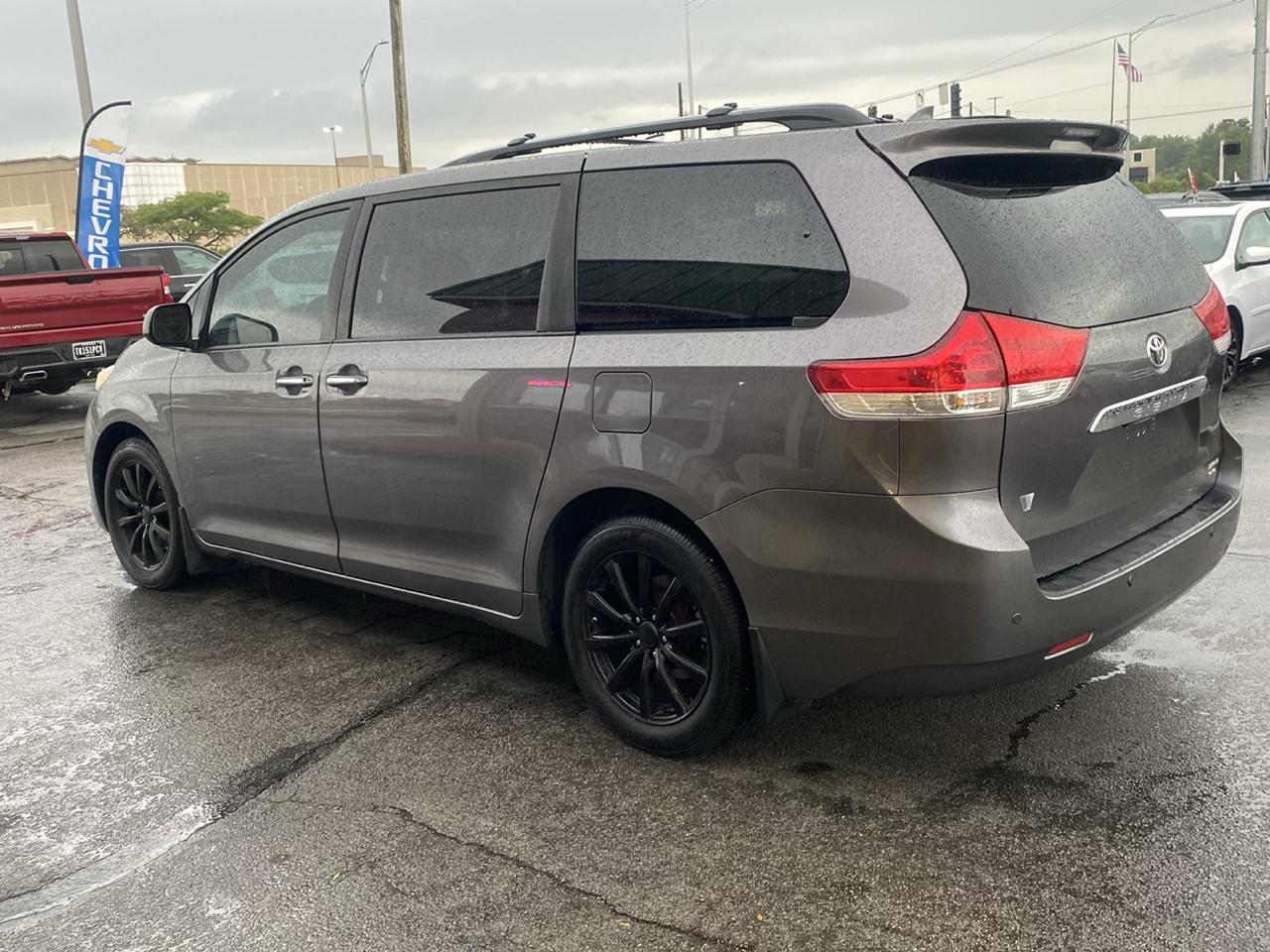 Toyota Sienna XLE AWD 7-Pass V6 2011