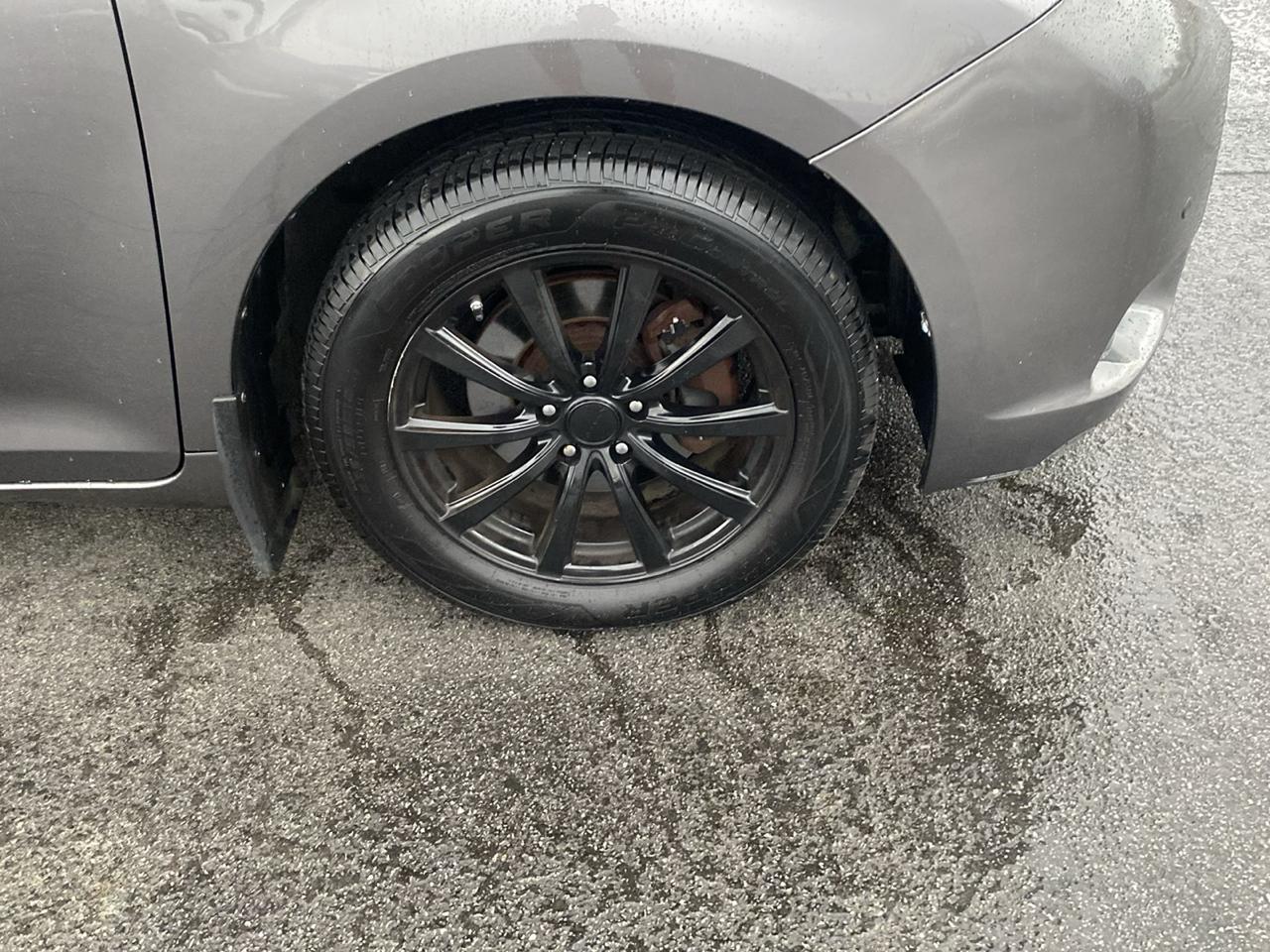 Toyota Sienna XLE AWD 7-Pass V6 2011