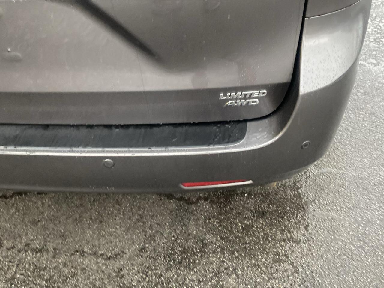 Toyota Sienna XLE AWD 7-Pass V6 2011