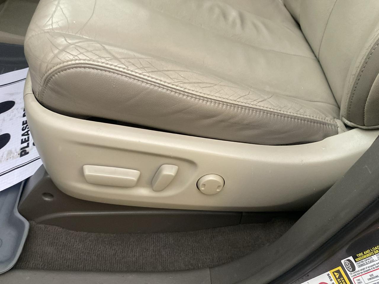 Toyota Sienna XLE AWD 7-Pass V6 2011