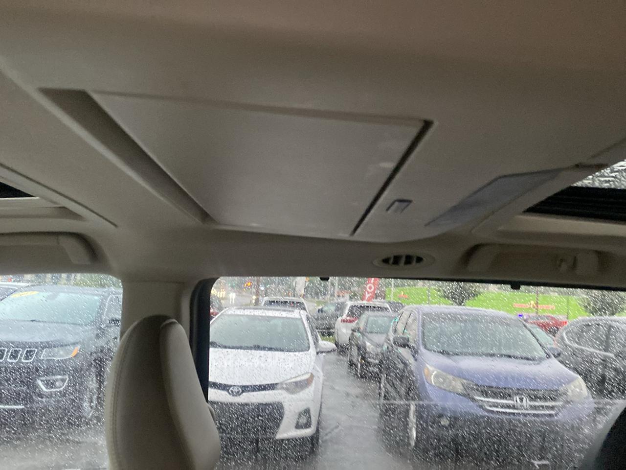 Toyota Sienna XLE AWD 7-Pass V6 2011