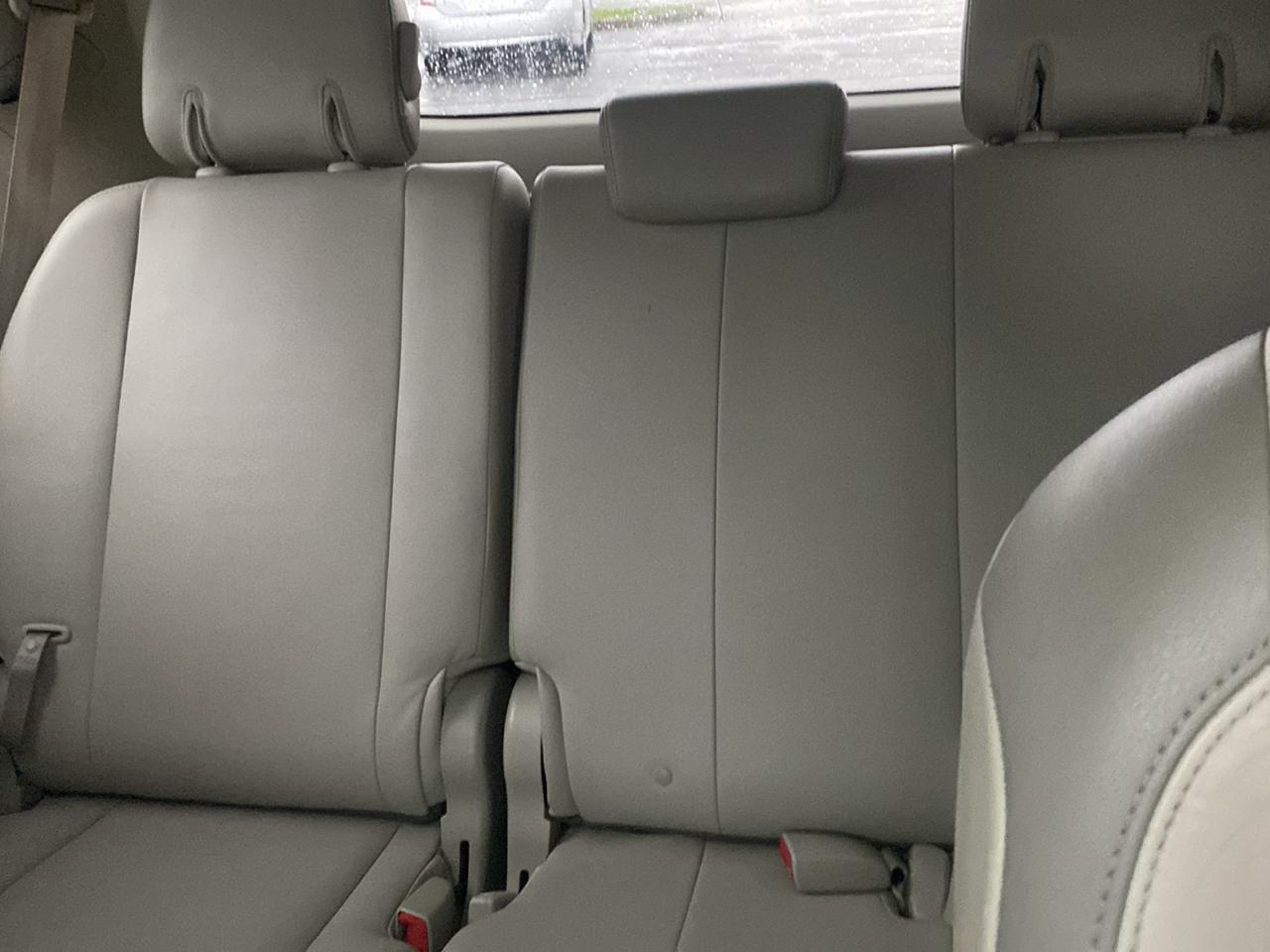 Toyota Sienna XLE AWD 7-Pass V6 2011