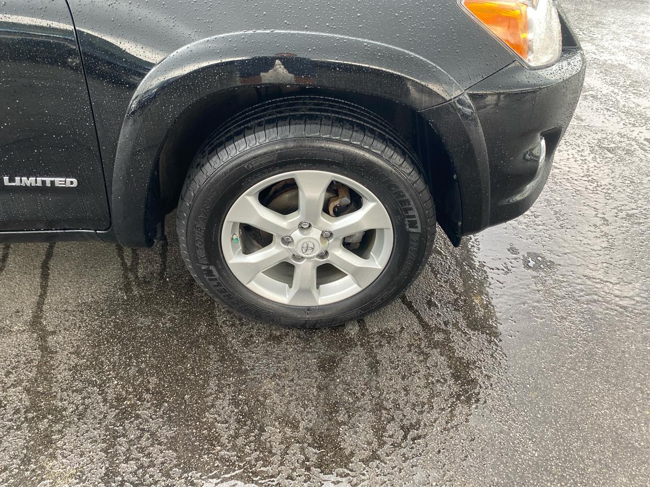 Toyota RAV4 Limited I4 4WD 2011