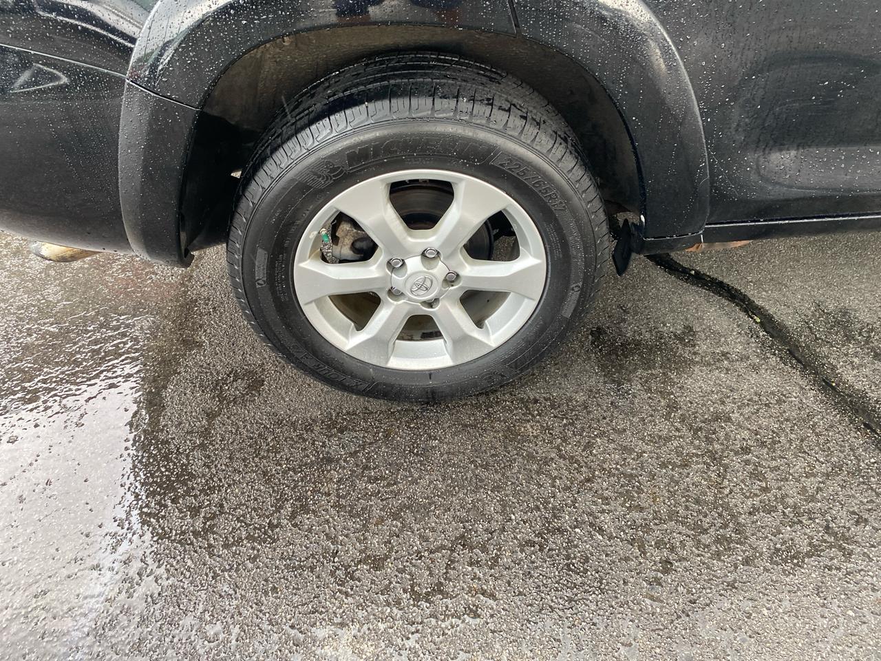 Toyota RAV4 Limited I4 4WD 2011