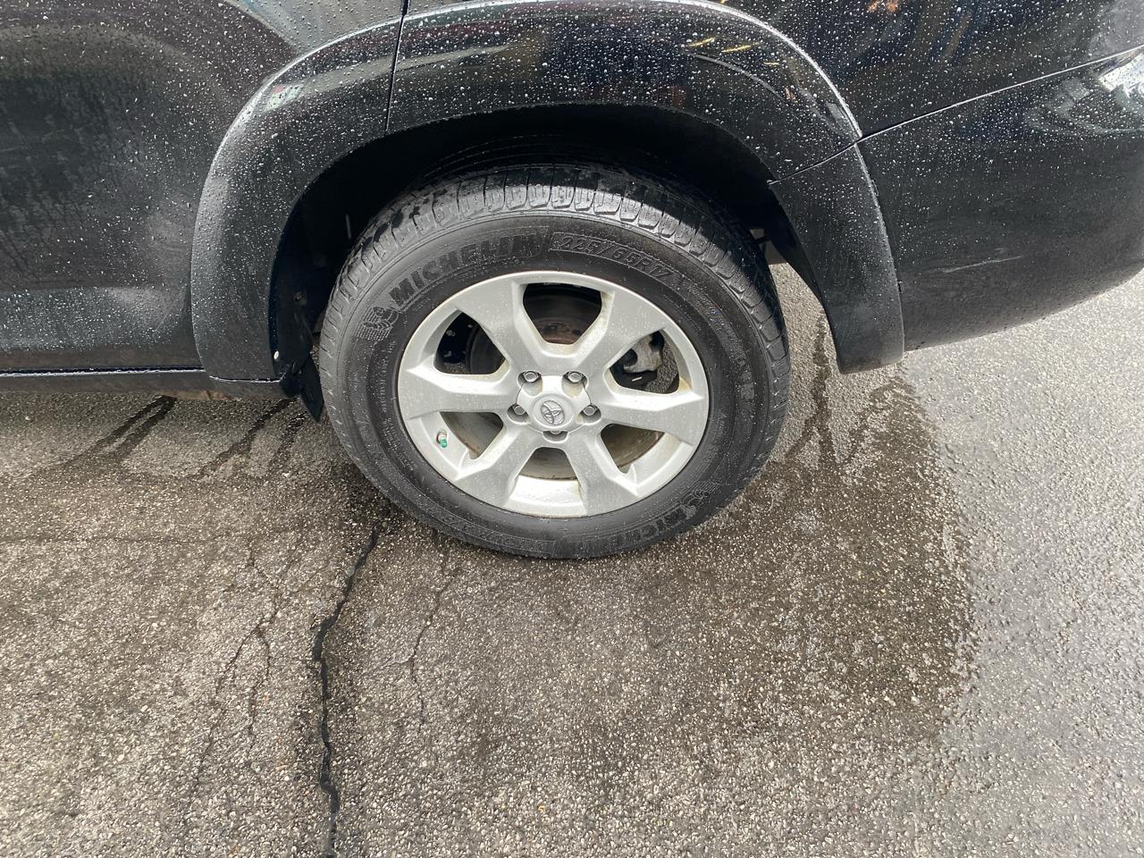 Toyota RAV4 Limited I4 4WD 2011
