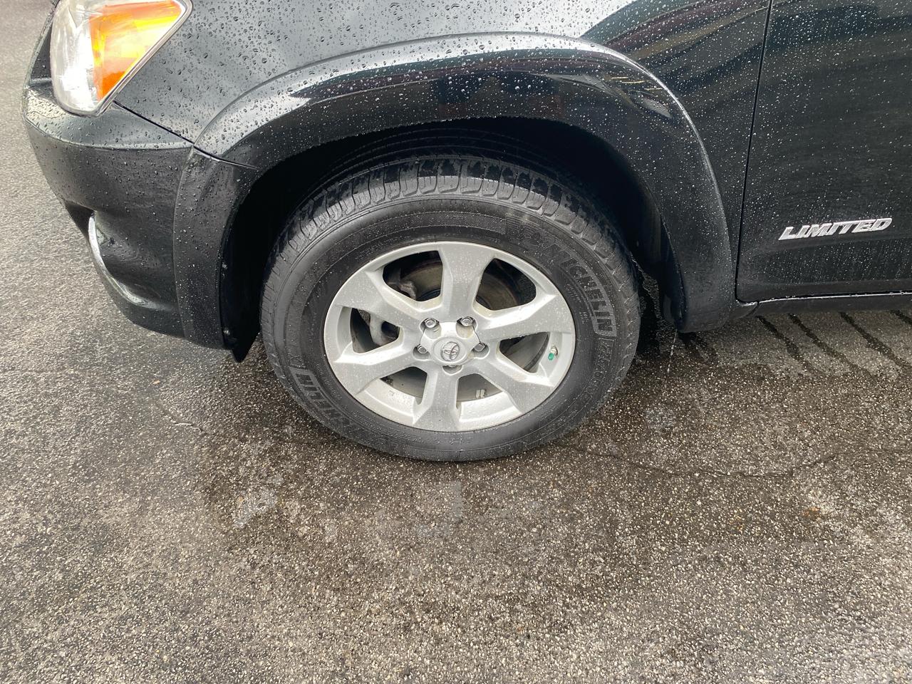 Toyota RAV4 Limited I4 4WD 2011