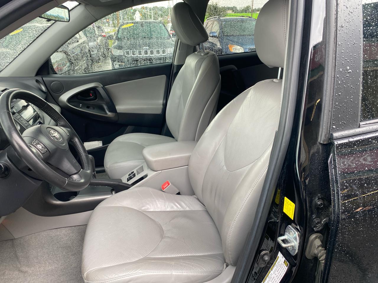 Toyota RAV4 Limited I4 4WD 2011